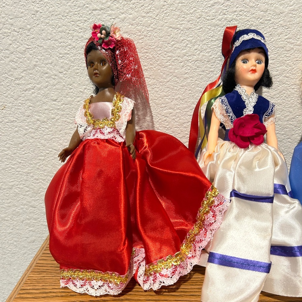 Five Vintage Arco Dolls in Colorful Dresses From Different Countries “1970” - Picture 8 of 14